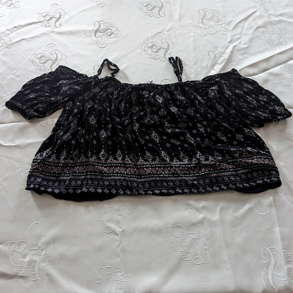 FB Sisters - Shirt - Size Small - Picture 2 of 4